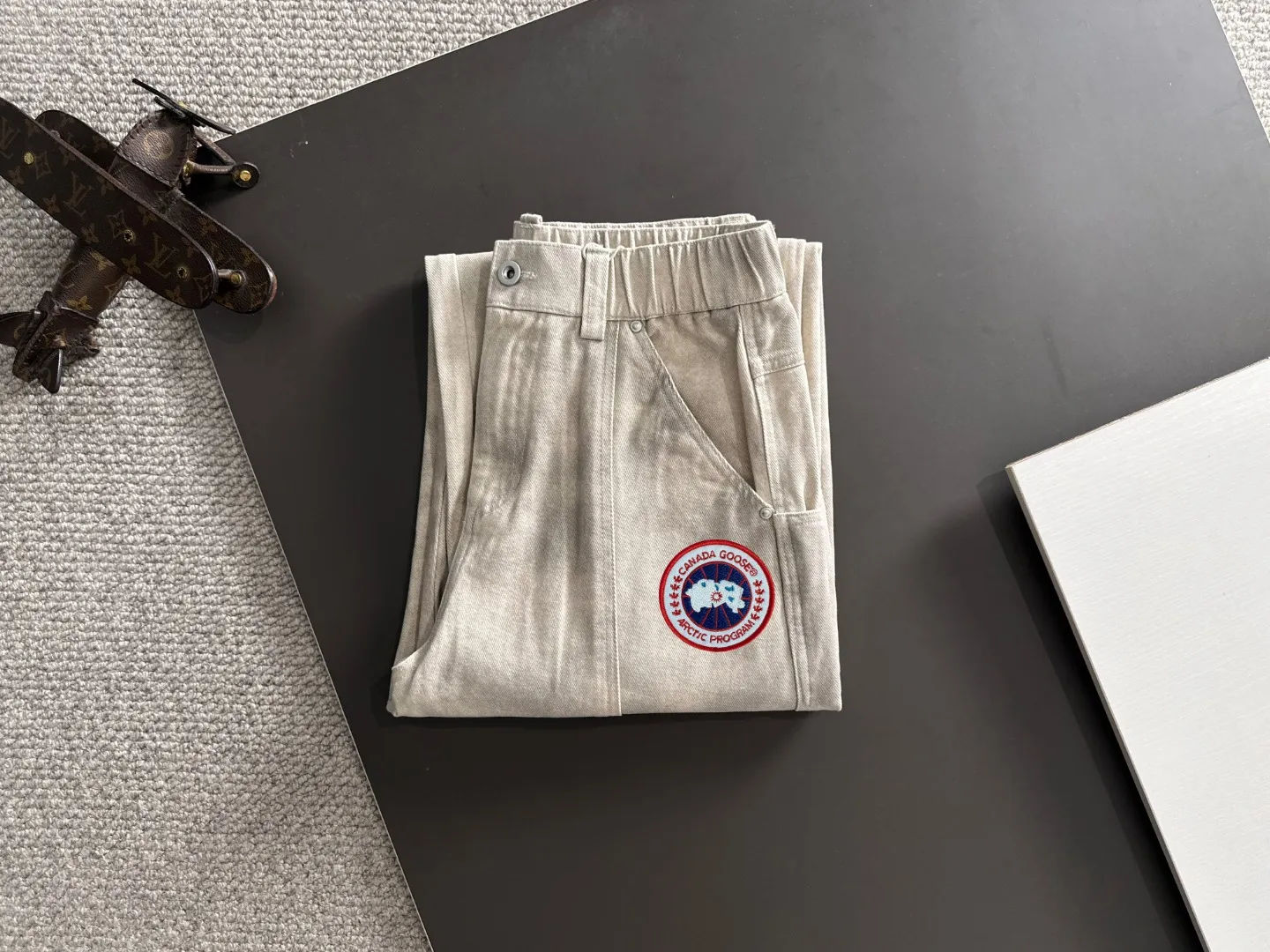 Next day shipping P360 Big Goose 2025 new autumn elastic band casual pants, thick counter-customized fabrics, high breathability and comfort, impeccable details, brand element design concept, reflecting high quality. It feels delicate and soft! It presents a casual cut and the upper body shape is great! Size: M-4XL